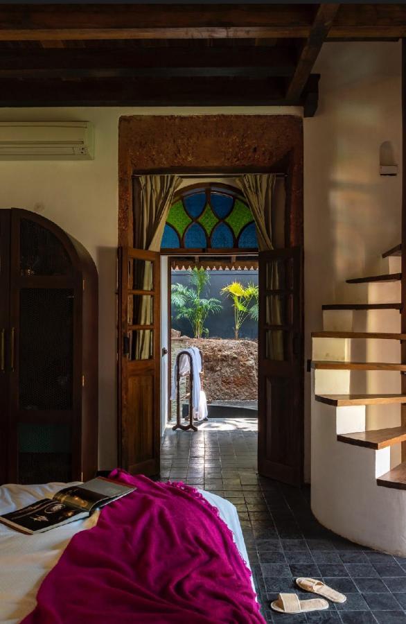 The Postcard Moira, Goa Tivim